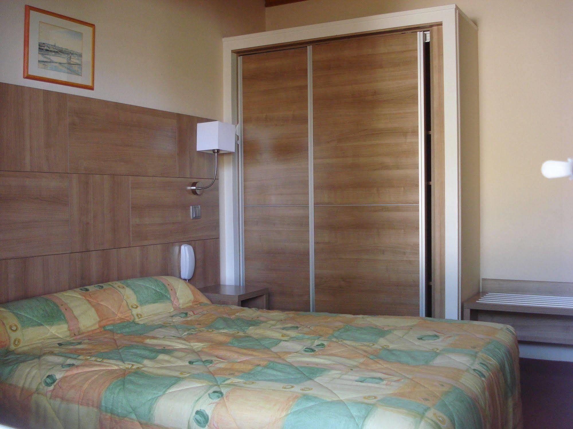 Hotel La Belle Etoile Thouare-sur-Loire ภายนอก รูปภาพ